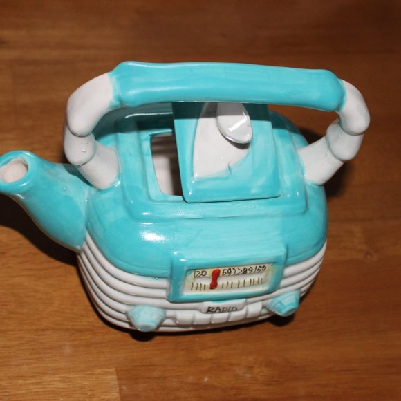 A vintage retro teapot - Picture 10 of 10